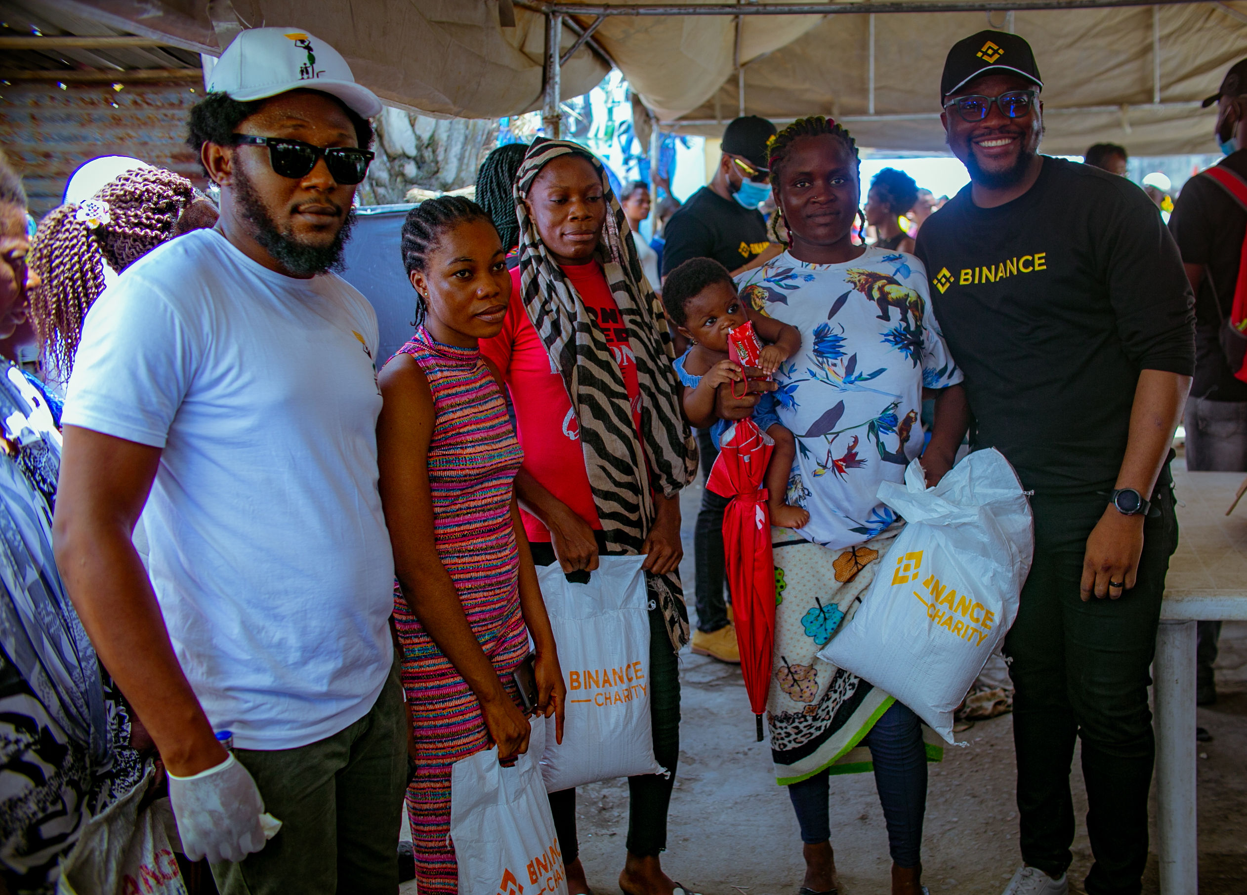 Binance Charity partnered with Trinitas Foundation to provide food for families in need in Lagos this Easter season.